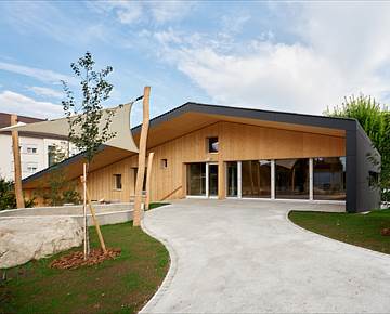 Sehr schöner Holzbau: Neubau Kindergarten 