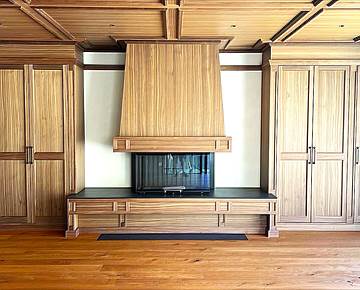 Exquisiter Innenausbau in Eiche und Nussbaum